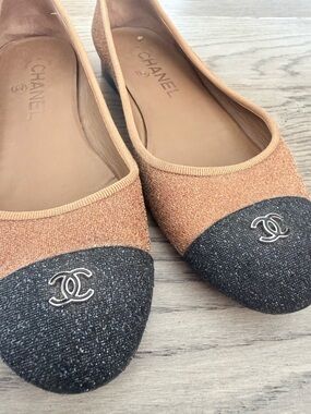 CHANEL Tan and Black Tweed Cap-Toe Shimmer Ballet Flats